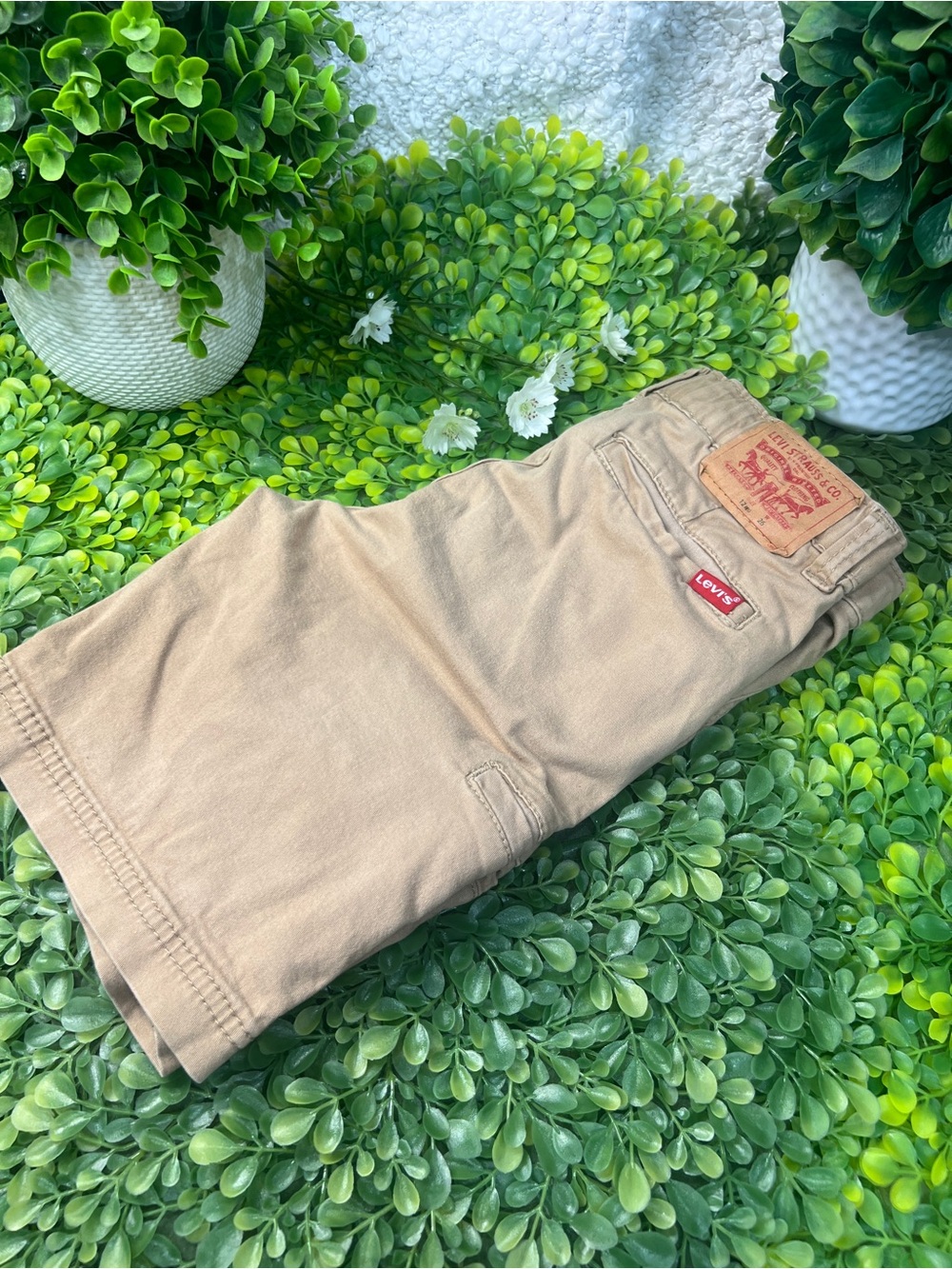 Levi’s Beige Utility Cargo Shorts Size 12